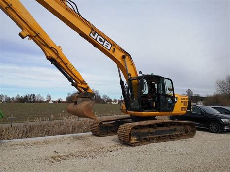 long reach tracked excavators